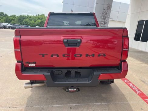 Used 2025 Toyota Tacoma SR5 AWD/4WD image 7