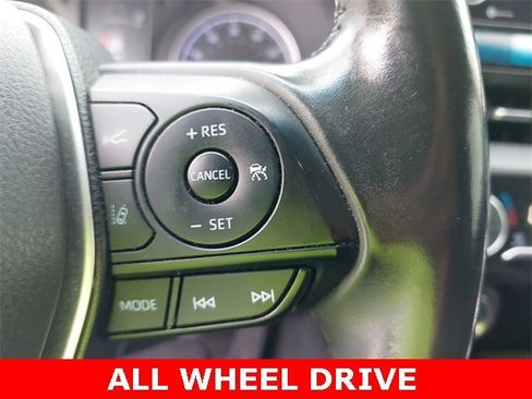 Used 2021 Toyota Venza LE image 18