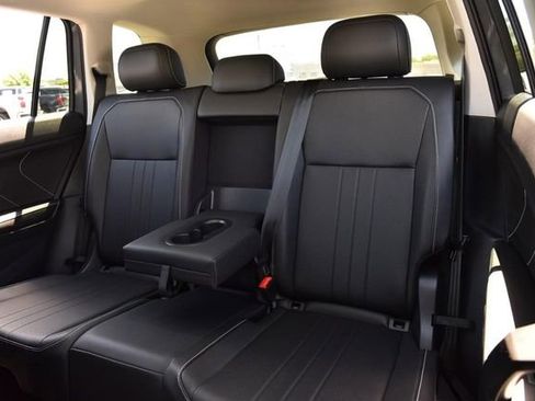 Used 2023 Volkswagen Tiguan SE w/ Panoramic Sunroof Package AWD/4WD image 22