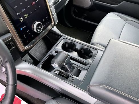 Used 2022 Ford F150 Lightning Lariat image 19