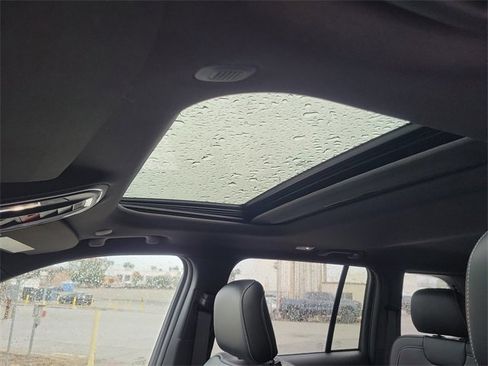 New 2025 Jeep Grand Cherokee Altitude image 28