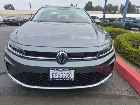 Used 2026 Volkswagen Jetta SE FWD image 3