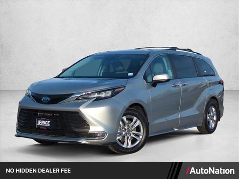 Used 2024 Toyota Sienna XLE w/ XLE Plus Package FWD image 1