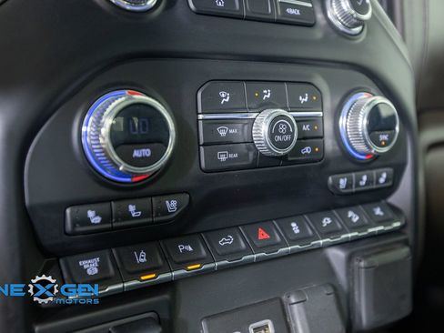 Used 2023 GMC Sierra 2500 Denali w/ Denali Ultimate Package AWD/4WD image 24