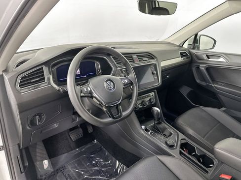 Used 2020 Volkswagen Tiguan SE image 9