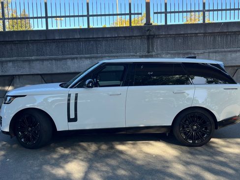 Used 2025 Land Rover Range Rover Long Wheelbase Autobiography AWD/4WD image 2