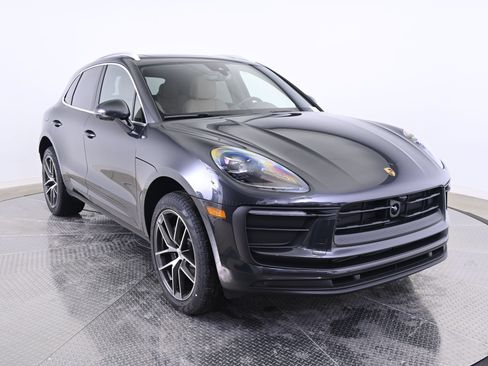 Used 2026 Porsche Macan AWD/4WD image 9
