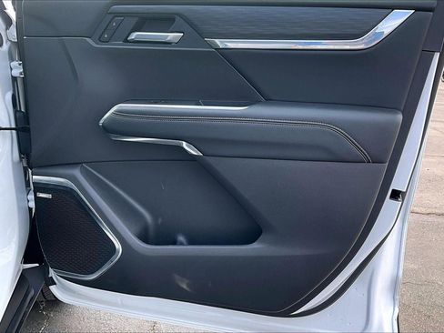 Used 2025 GMC Acadia Elevation image 27