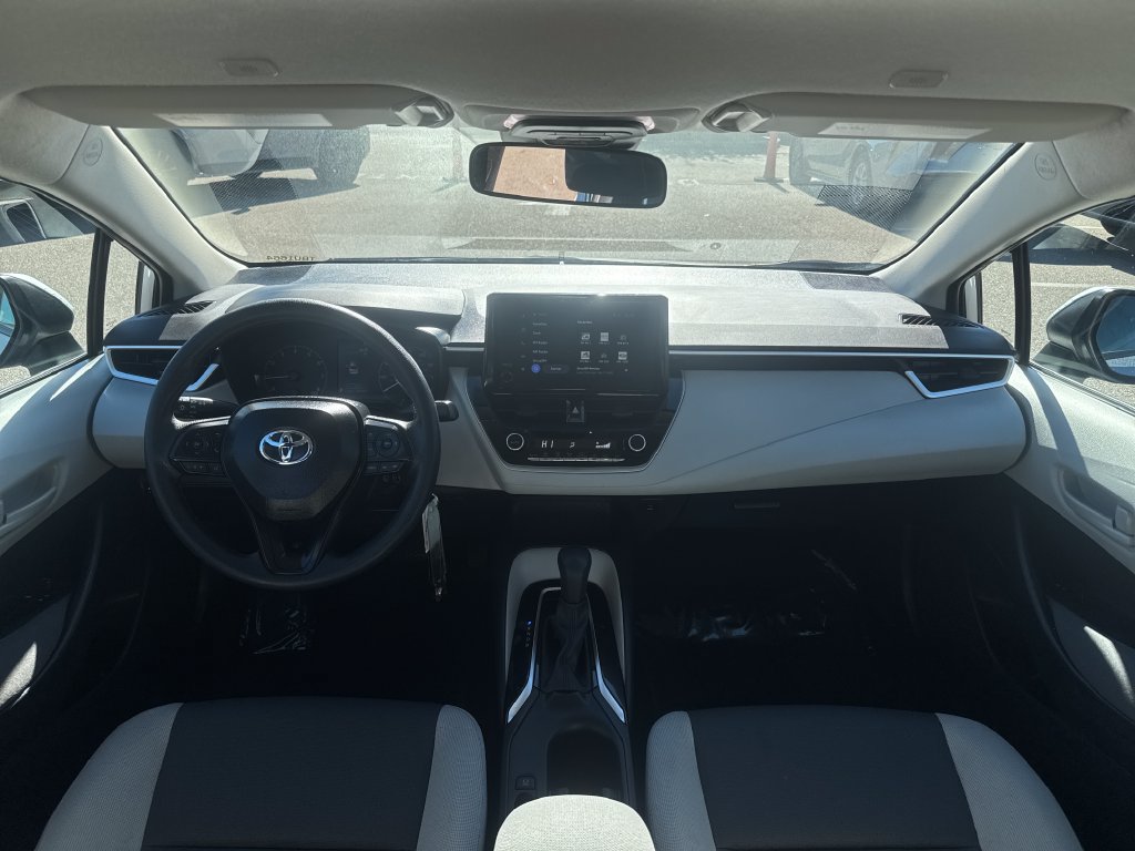 Used 2025 Toyota Corolla LE FWD image 10