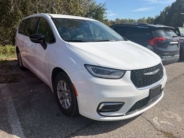 Used 2025 Chrysler Pacifica Select FWD image 1
