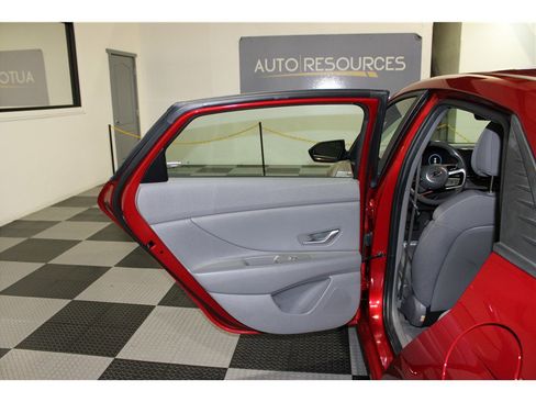 Used 2023 Hyundai Elantra SEL w/ Convenience Package image 13