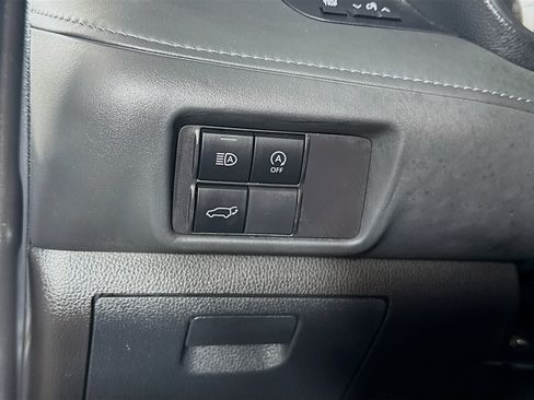 Certified 2024 Toyota Highlander LE AWD/4WD image 11
