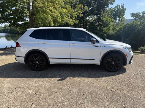 Used 2022 Volkswagen Tiguan SE R-Line AWD/4WD image 2