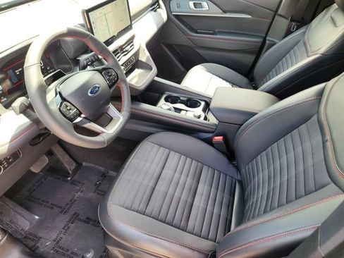 Used 2026 Ford Explorer ST-Line w/ ST-Line Street Pack AWD/4WD image 12