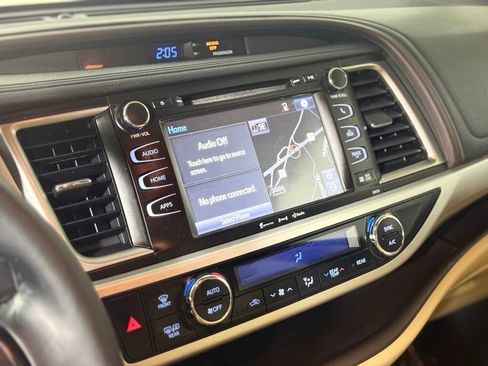 Used 2018 Toyota Highlander XLE AWD/4WD image 13