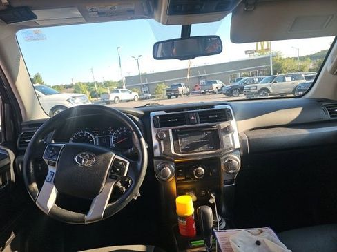 Used 2018 Toyota 4Runner SR5 Premium image 28