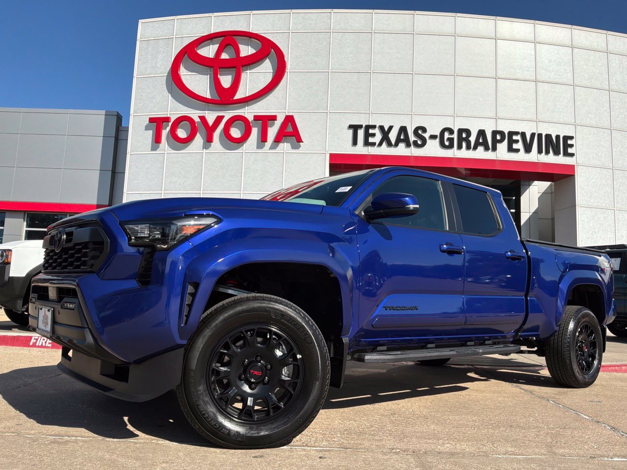 Used 2025 Toyota Tacoma TRD Sport w/ TRD Sport Upgrade Package AWD/4WD image 2