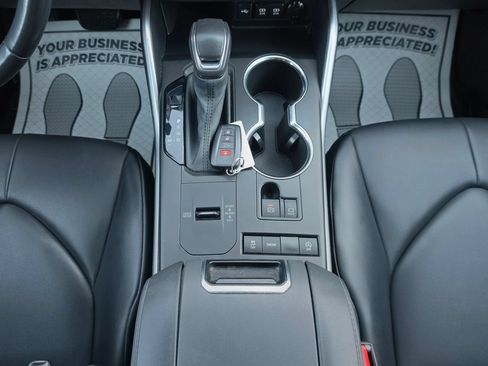 Used 2021 Toyota Highlander XLE FWD image 32