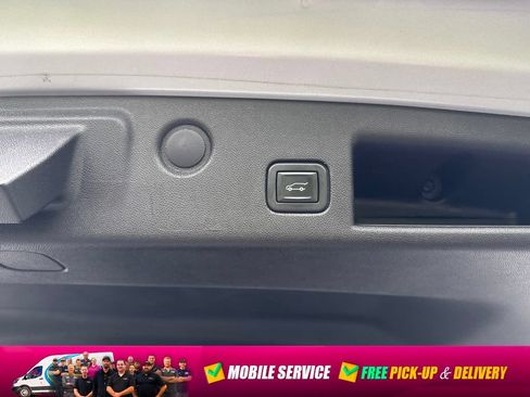 Used 2020 Chevrolet Equinox Premier FWD image 21