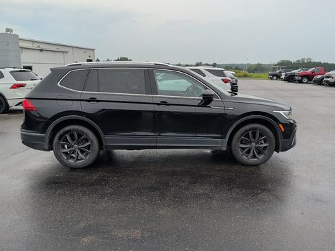 Used 2022 Volkswagen Tiguan SE w/ Panoramic Sunroof Package AWD/4WD image 5