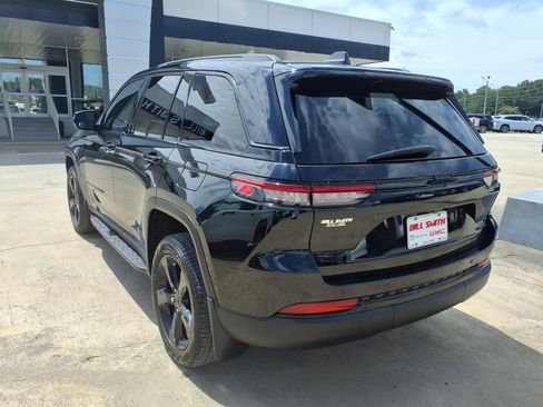 Used 2023 Jeep Grand Cherokee Limited w/ Black Appearance Package RWD image 5