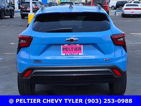 Used 2024 Chevrolet Trax RS w/ Sunroof Package FWD image 5