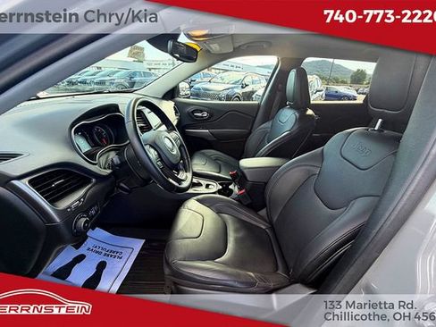 Used 2021 Jeep Cherokee Latitude Lux w/ Mopar Interior Package AWD/4WD image 22