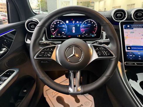 Used 2025 Mercedes-Benz GLC 300 4MATIC w/ Driver Assistance Package image 17