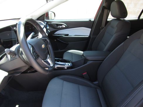 Used 2026 Chevrolet Trax LT w/ Driver Confidence Package FWD image 14