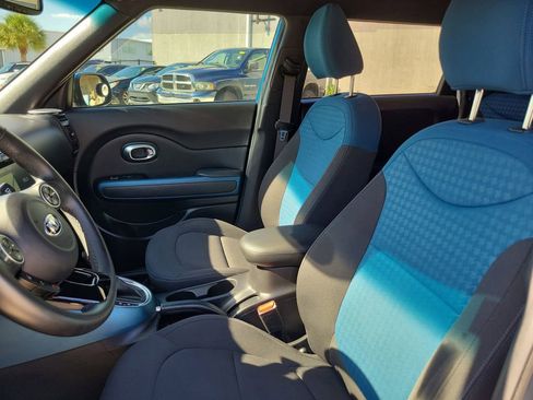 Used 2015 Kia Soul + w/ Audio Package FWD image 22