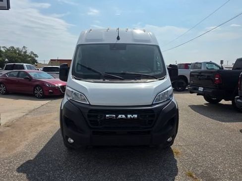 Used 2024 RAM ProMaster 2500 w/ Convenience Group FWD image 2
