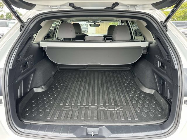 Used 2024 Subaru Outback Premium AWD/4WD image 11