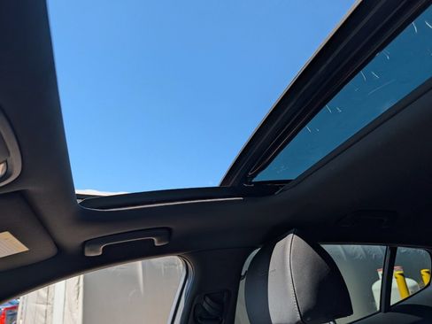 Used 2022 Kia Stinger GT1 AWD/4WD image 12