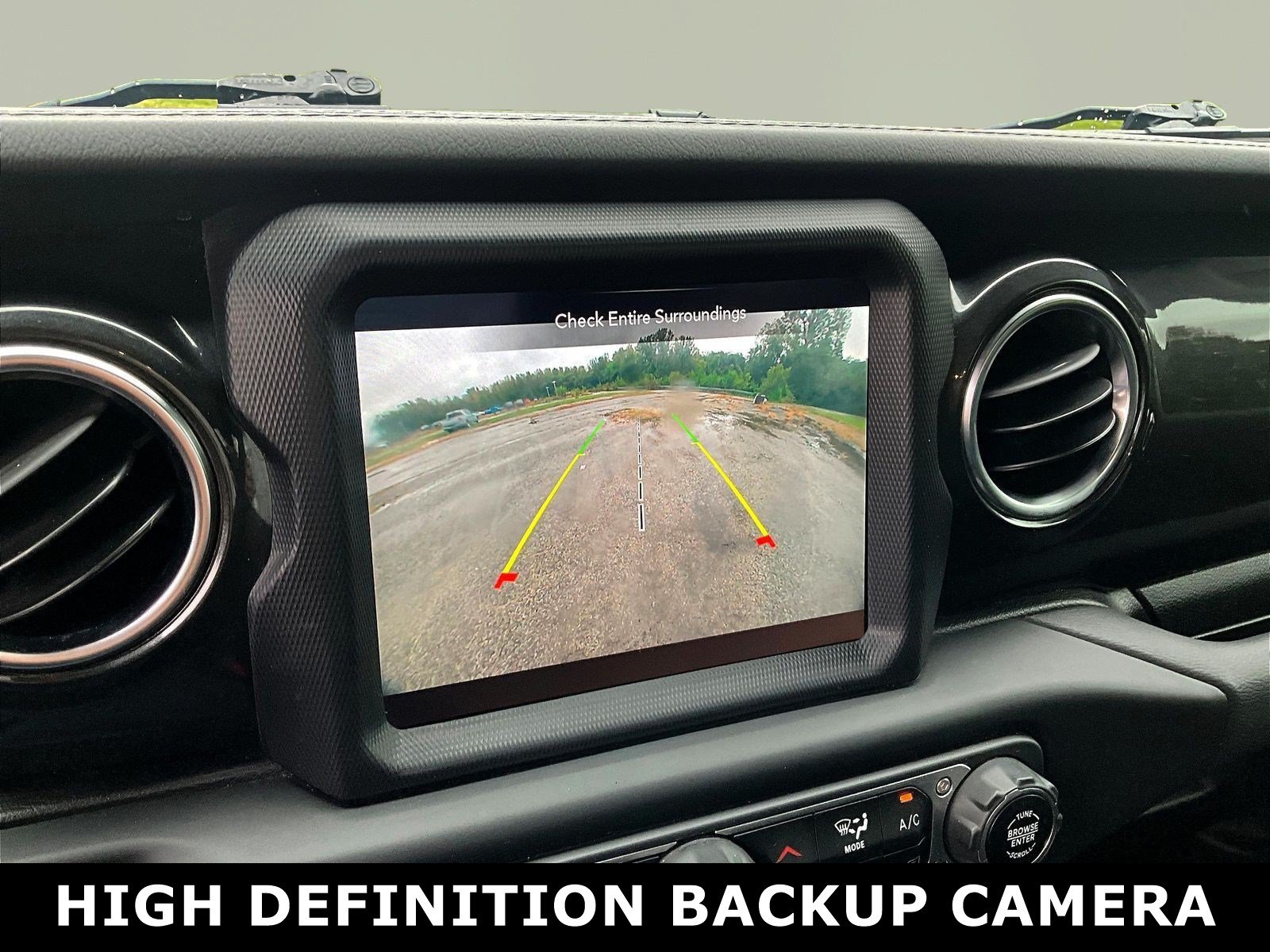 Used 2020 Jeep Wrangler Unlimited Sahara AWD/4WD image 9