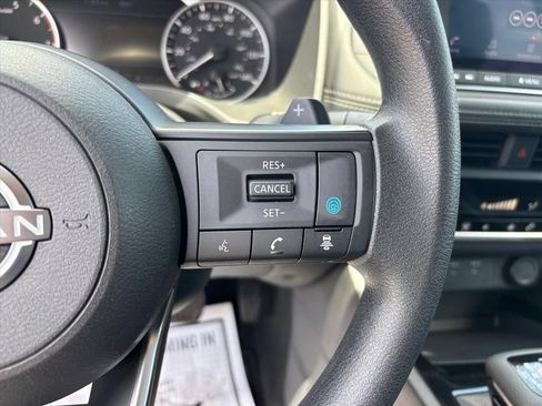 Used 2024 Nissan Rogue SV AWD/4WD image 16