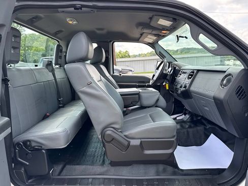 Used 2015 Ford F250 XL w/ Power Equipment Group AWD/4WD image 38