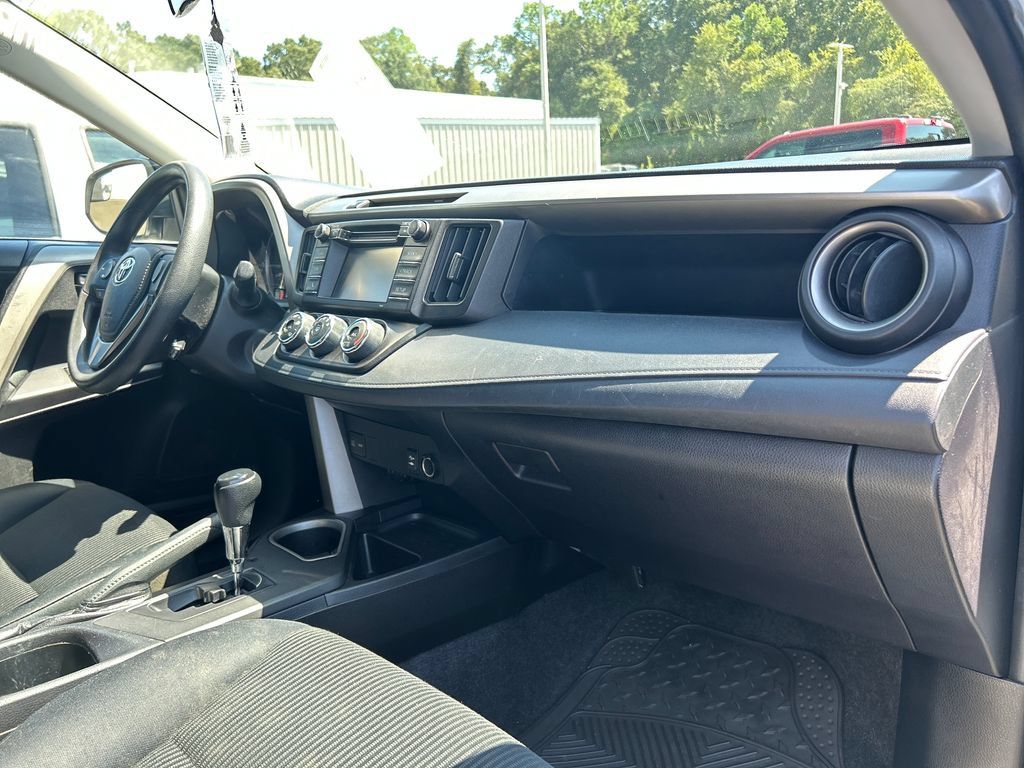 Used 2016 Toyota RAV4 LE FWD image 13