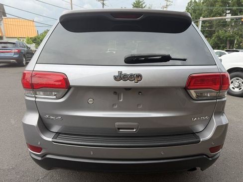 Used 2019 Jeep Grand Cherokee Laredo w/ 18" Wheel & 8.4" Radio Group AWD/4WD image 4