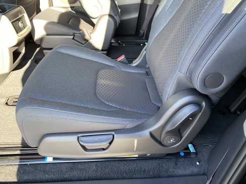 New 2026 Kia Carnival LX image 7