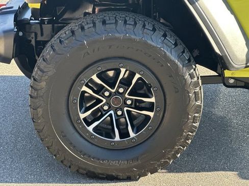 Certified 2024 Jeep Wrangler Unlimited Rubicon w/ XTREMEE 35" Tire Package image 15