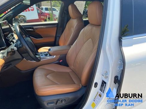 Used 2020 Toyota Highlander Platinum AWD/4WD image 34