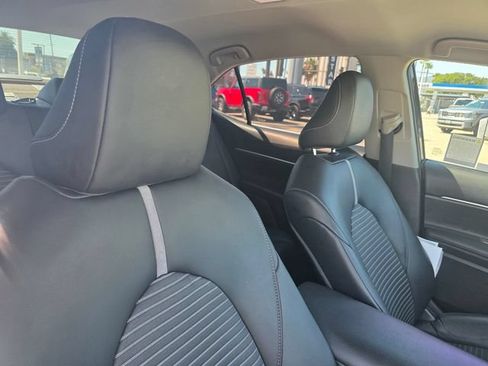 Used 2020 Toyota Camry SE w/ Blackout Package FWD image 14