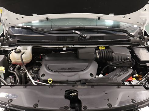 Certified 2025 Chrysler Pacifica Select FWD image 24