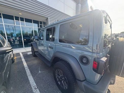 Used 2024 Jeep Wrangler Unlimited Sport AWD/4WD image 3