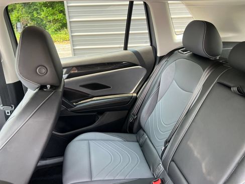 Used 2026 Volkswagen Tiguan SE AWD/4WD image 37
