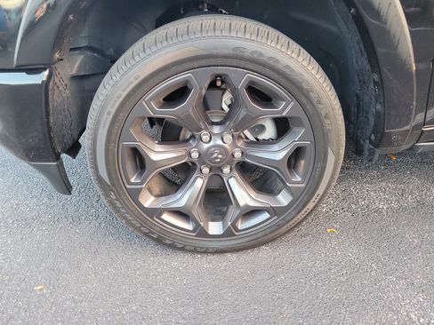 Used 2021 RAM 1500 Limited w/ Night Edition image 5