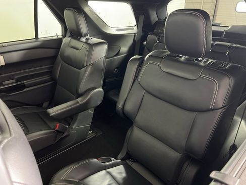 Used 2022 Ford Explorer ST w/ Equipment Group 401A image 4