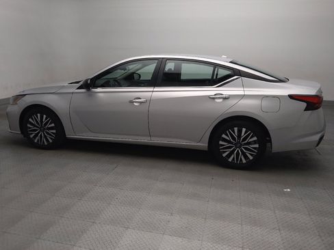 Used 2024 Nissan Altima 2.5 SV FWD image 3