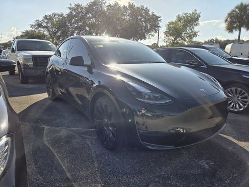 Used 2025 Tesla Model Y Performance AWD/4WD image 2