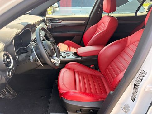 Used 2024 Alfa Romeo Stelvio Veloce AWD/4WD image 9